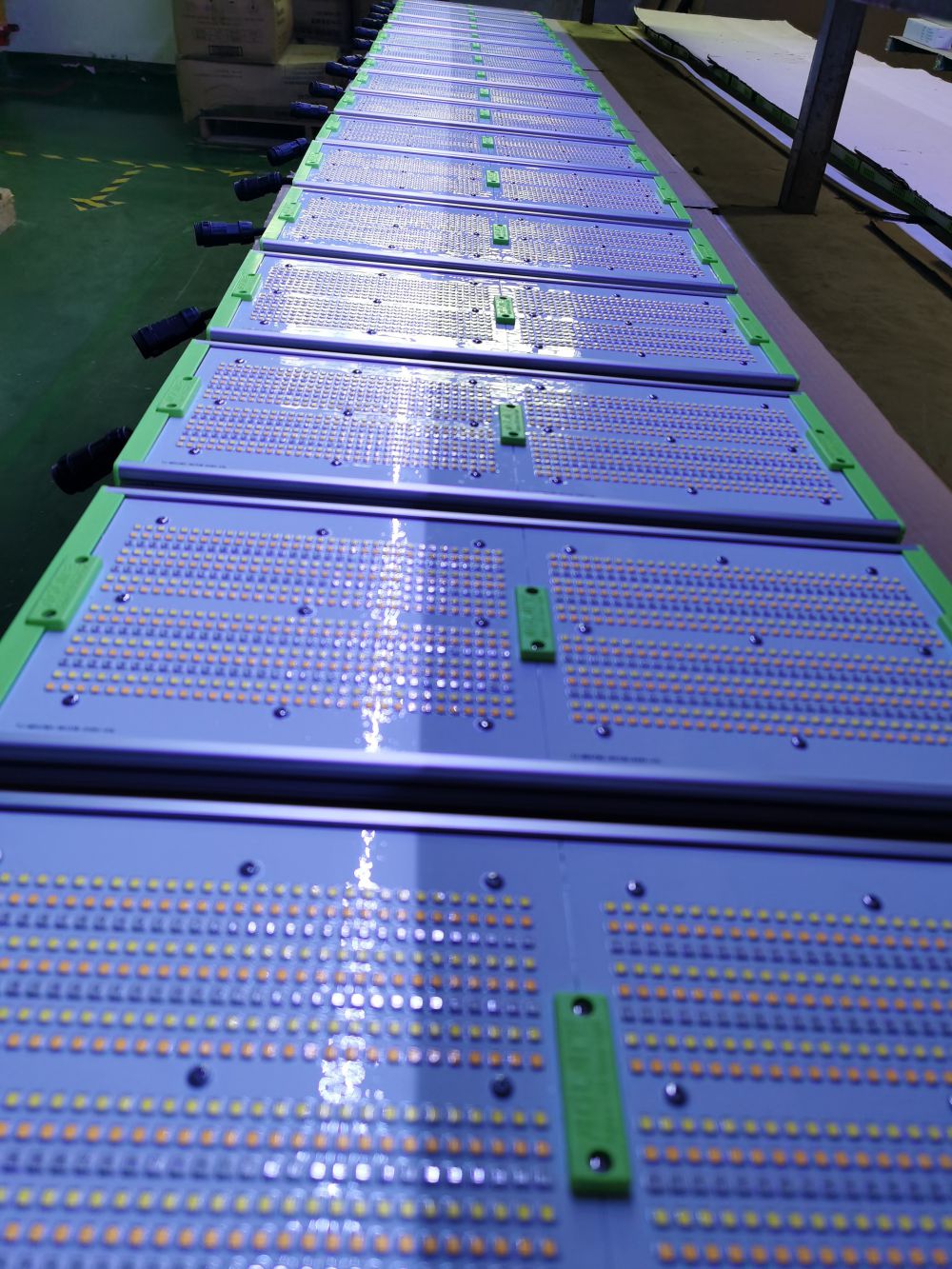 抖圈光电的ＳＭＤＬＥＤ用于公司自产的植物生长灯